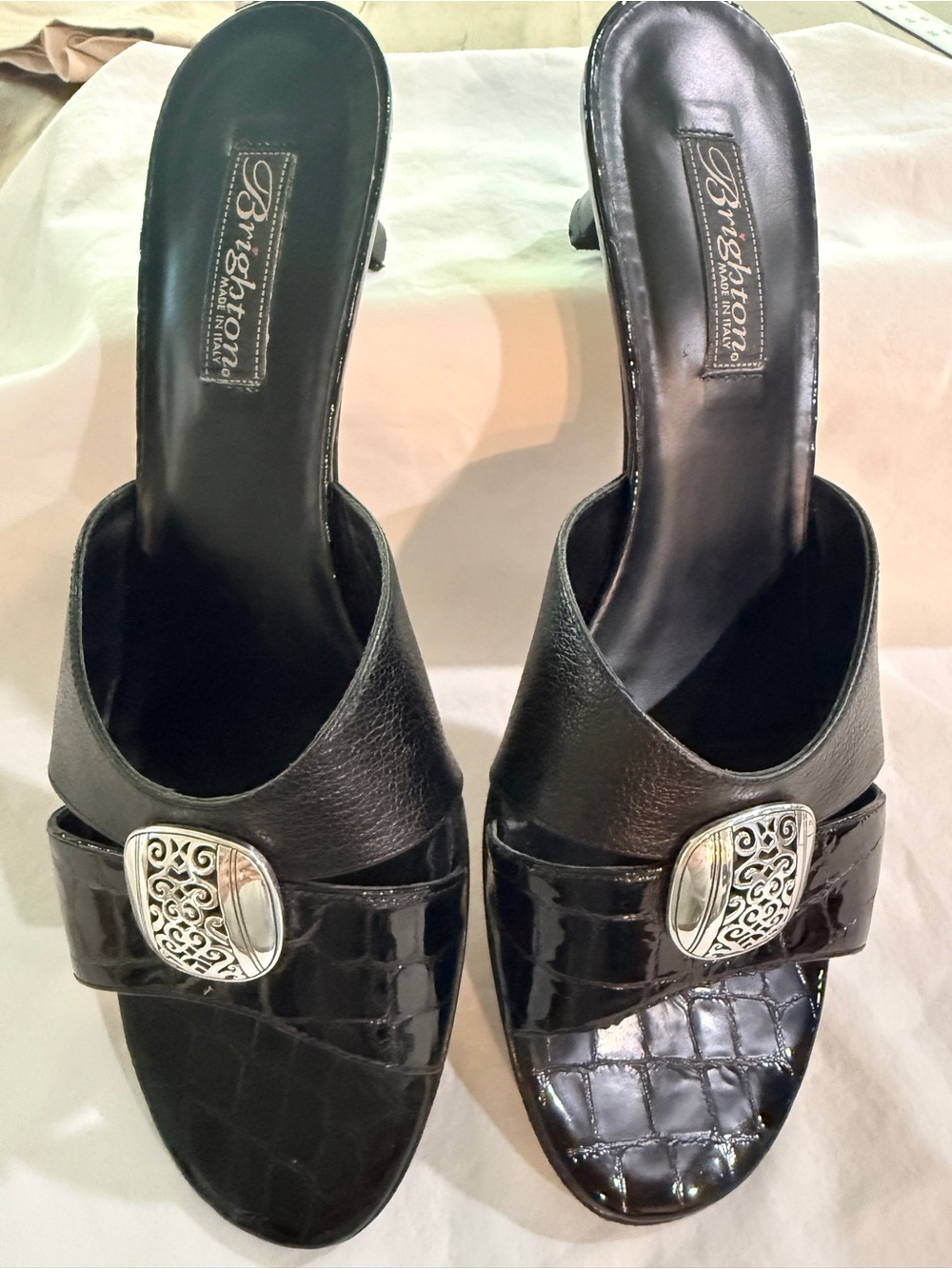 Brighton Kaye Black Croc Leather Medallion Kitten Heel Kitten Heel Sandals 10M